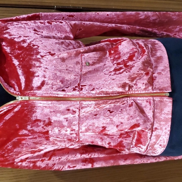 Fabletics nwt strawberry crushed velour zip up hoodie - Picture 3 of 8